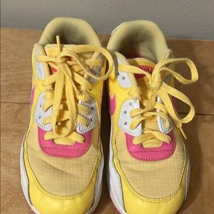 These are a sz 7.5 but fit like a 7. Great used condition.